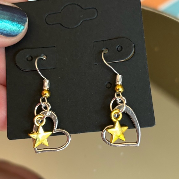 Handmade by me 💜 Earrings - Picture 1 of 4